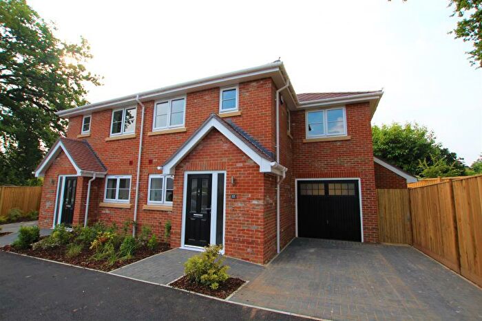 3 Bedroom Semi-Detached House To Rent In Lightwater, GU18