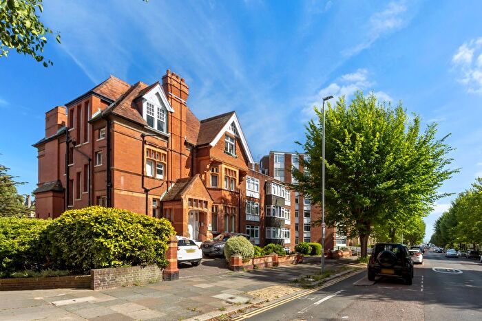 2 Bedroom Flat For Sale In The Drive, Hove, BN3