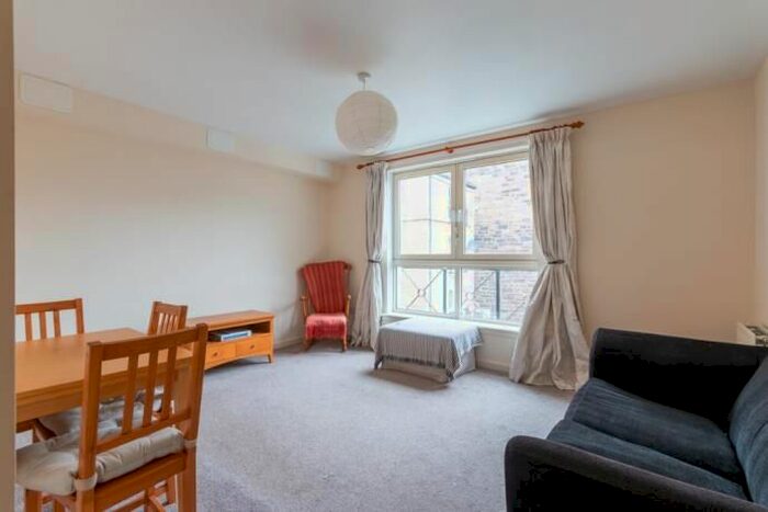 2 Bedroom Flat To Rent In Cadiz Street, Edinburgh, EH6