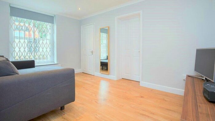 2 Bedroom Flat To Rent In Camden Road, Camden, N7
