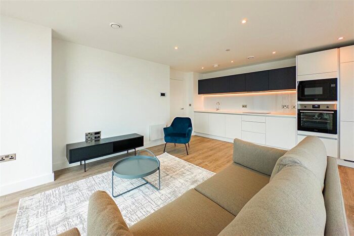 2 Bedroom Apartment To Rent In Thr, M15