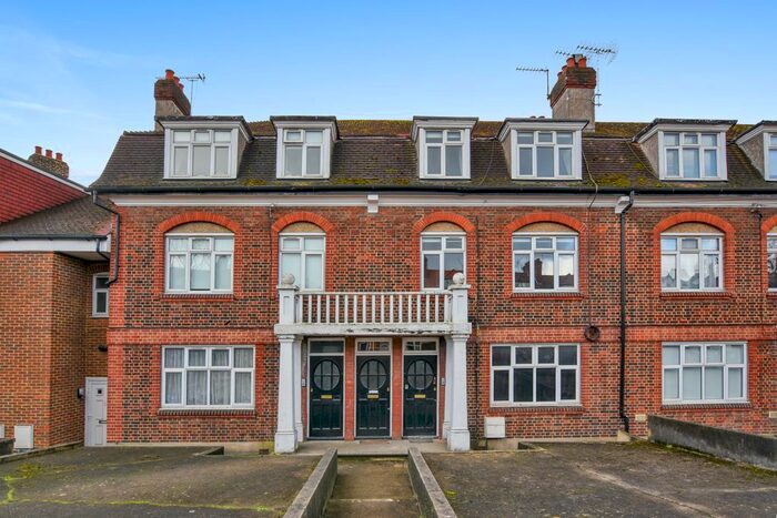 4 Bedroom Maisonette To Rent In Southcroft Road, London, SW16