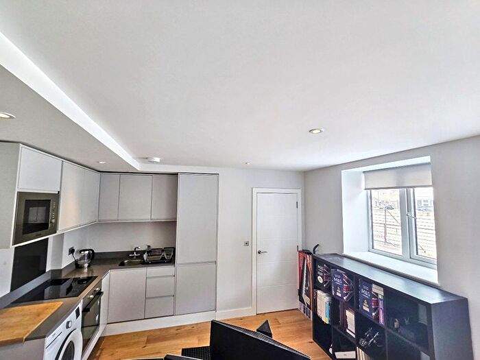 1 Bedroom Flat To Rent In Stuart House, Halfway Street, Sidcup, DA15