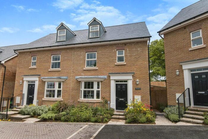 4 Bedroom Property To Rent In Par Drive, Tiverton, EX16