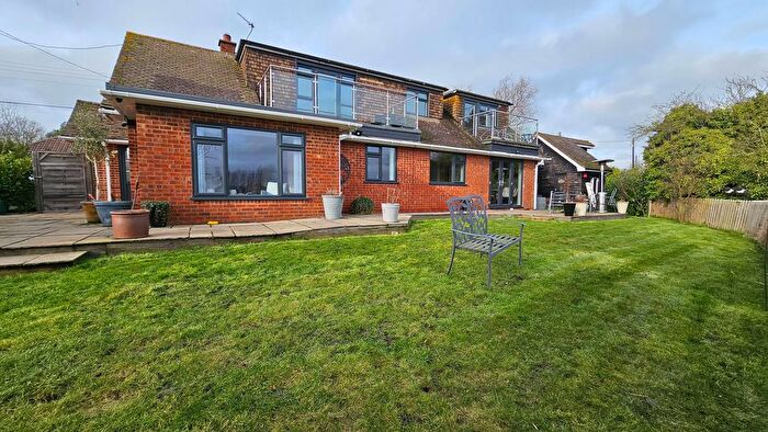 3 Bedroom Chalet For Sale In The Street, Stourmouth, Canterbury, CT3