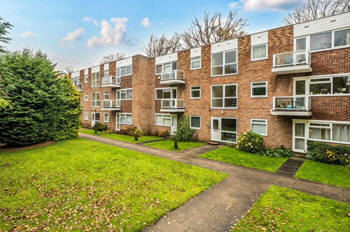 2 Bedroom Flat For Sale In Garden View Court, Roundhay, Leeds, LS8