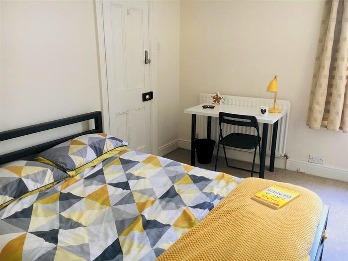 5 Bedroom Terraced House To Rent In Victory Road, Portsmouth, PO1