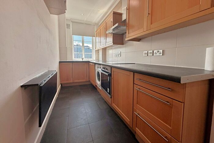 3 Bedroom Flat To Rent In Latymer Court, Hammersmith Road, Hammersmith, W6