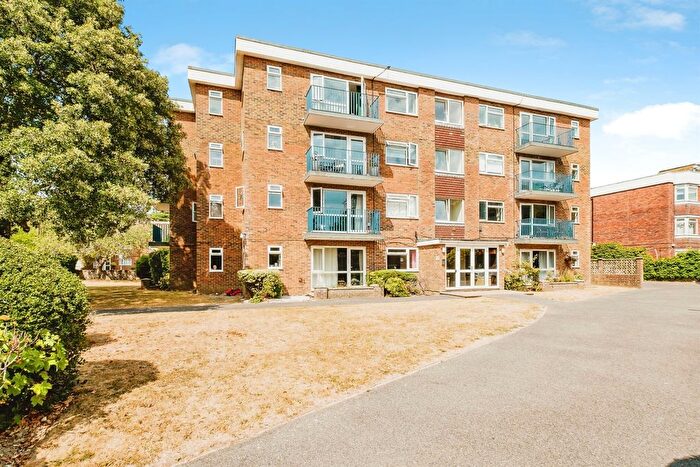 2 Bedroom Flat For Sale In Wordsworth Road, Worthing, BN11