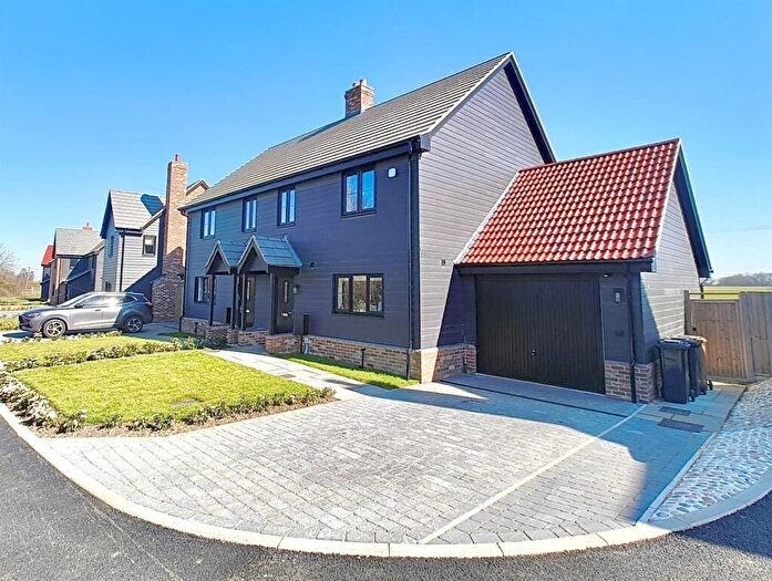 3 Bedroom Semi Detached House To Rent In Barn Grove View, Barking, Ipswich, IP6