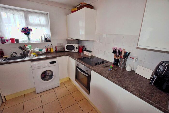 2 Bedroom Flat For Sale In Seaview Avenue, Vange, Basildon, SS16