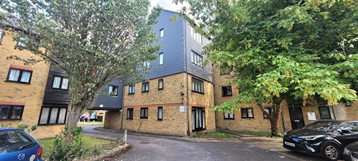 1 Bedroom Flat For Sale In Greenford Avenue, Hanwell, W7