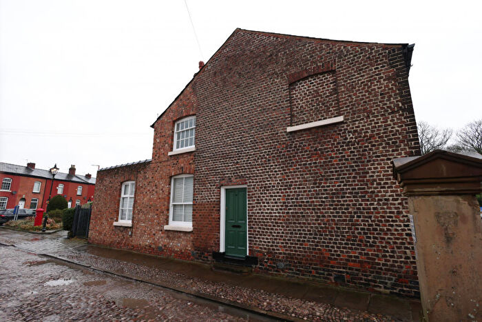 2 Bedroom Terraced House For Sale In Fairfield Square, Droylsden, M43