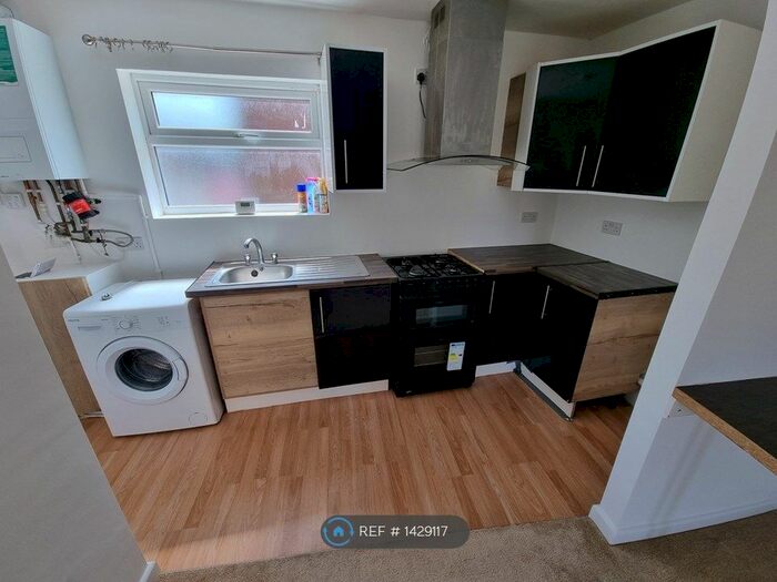 2 Bedroom Flat To Rent In Ainsworth Road, Radcliffe, Manchester, M26