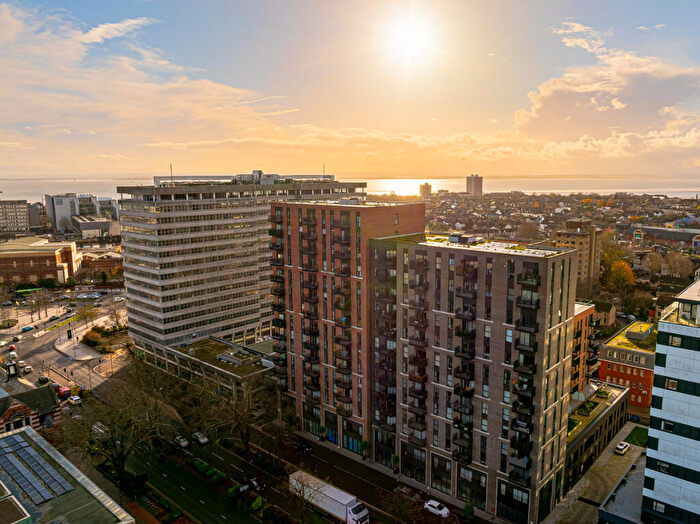 2 Bedroom Apartment For Sale In Victoria Avenue, Southend-on-sea, SS2