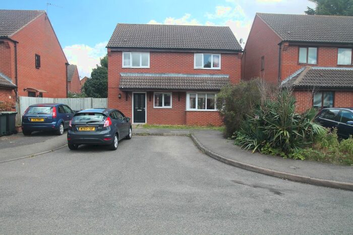 4 Bedroom Detached House To Rent In Allen Road, Rushden, NN10