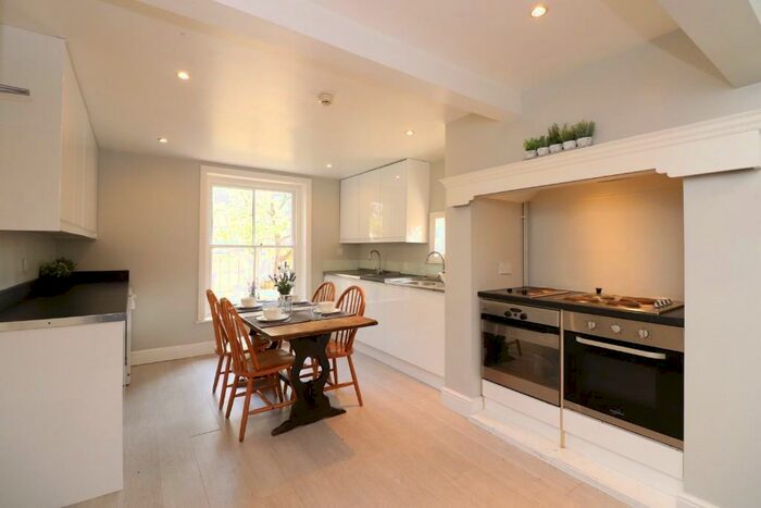 9 Bedroom House To Rent In Spring Crescent, SO17