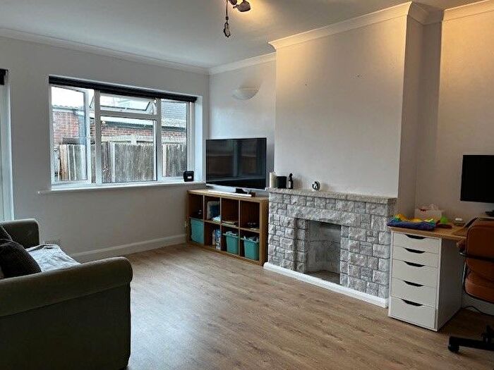 2 Bedroom Maisonette To Rent In St. Philips Avenue, Worcester Park, KT4