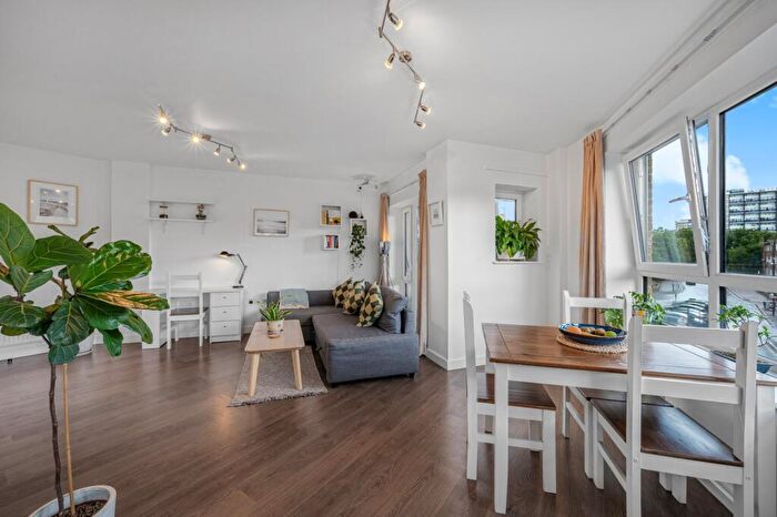 1 Bedroom Flat For Sale In Dreadnought Court, Lower Road, SE8