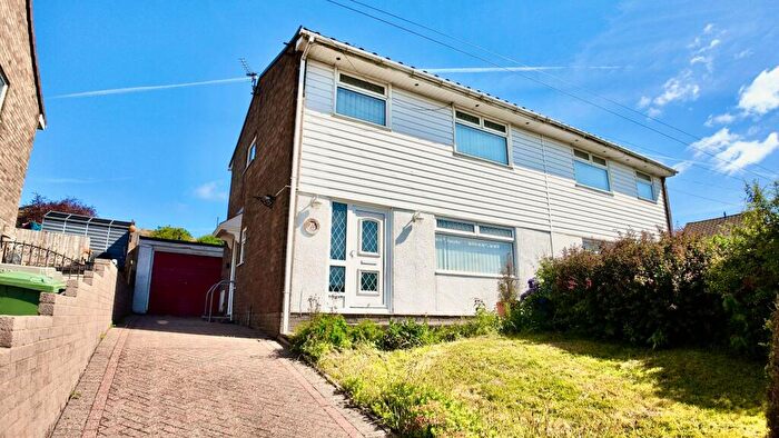 3 Bedroom Semi-Detached House For Sale In Waun Goch Road, Oakdale, NP12