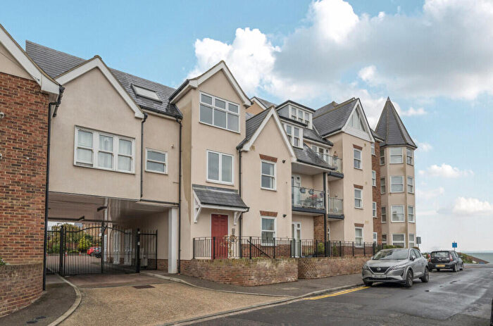 2 Bedroom Apartment For Sale In Ridgeway Cliff, Herne Bay, CT6