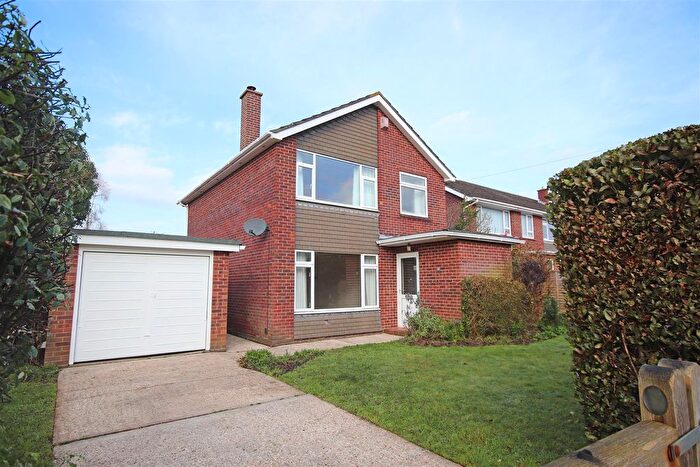 3 Bedroom Detached House To Rent In Oliver Road, Pennington, Lymington, SO41
