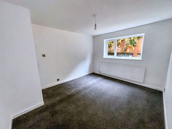 3 Bedroom Flat For Sale In Prestwich Park Road South, Prestwich, M25