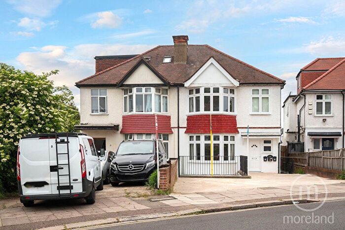 3 Bedroom Flat To Rent In Woodstock Avenue, London, NW11