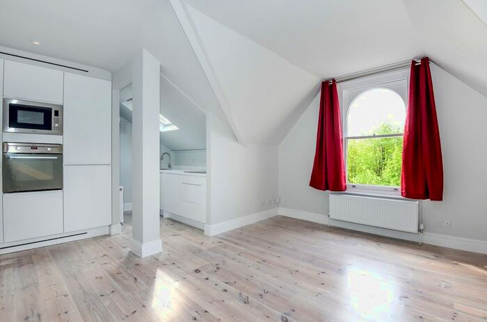 2 Bedroom Flat To Rent In Knatchbull Road, Camberwell SE5