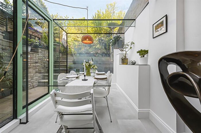 3 Bedroom Flat For Sale In Aberdeen Place, NW8