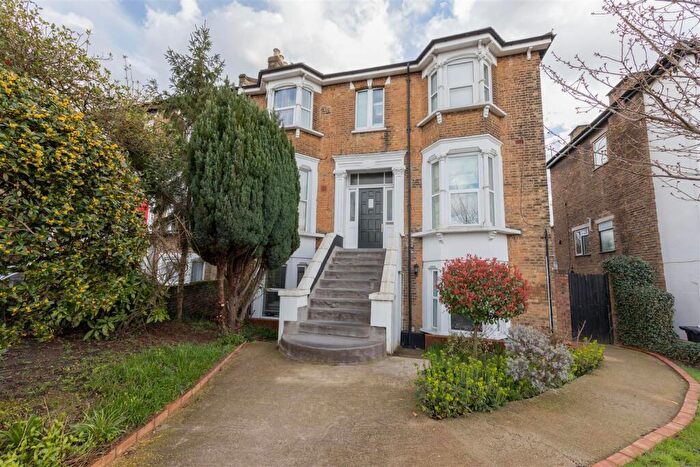 1 Bedroom Flat For Sale In Hermon Hill, Wanstead, E11