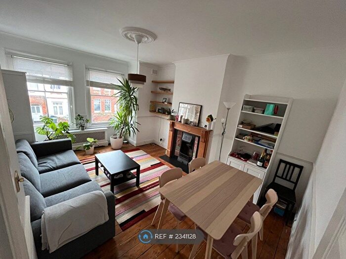 2 Bedroom Flat To Rent In Sandrock Road, London, SE13