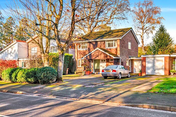 4 Bedroom Detached House For Sale In Cumberland Road, Camberley, GU15