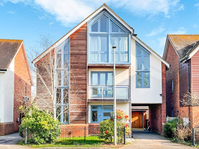 6 Bedroom Property For Sale In Kingswear Drive, Broughton, Milton Keynes, MK10