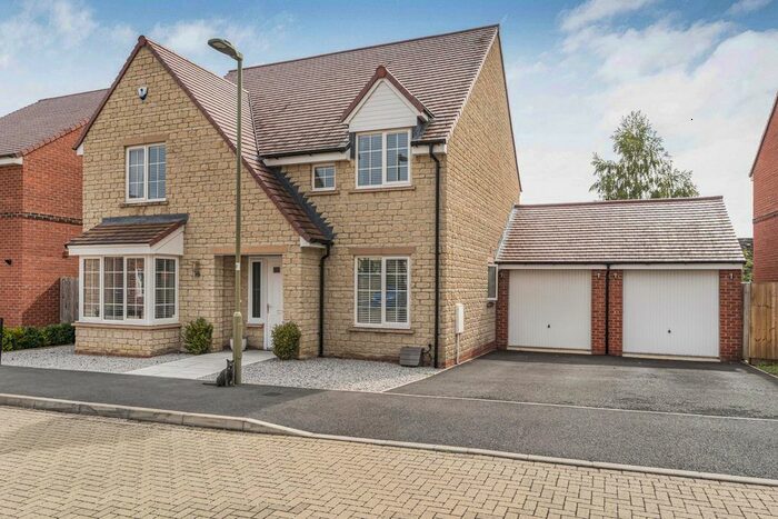 4 Bedroom Detached House For Sale In Plantation Avenue, Marcham, OX13