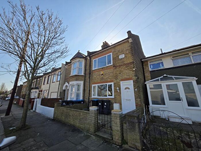 3 Bedroom Terraced House To Rent In Beaconsfield Road, Enfield, EN3