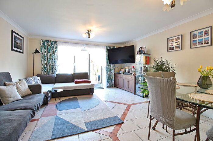 3 Bedroom End Of Terrace House To Rent In Clydesdale Close, Isleworth, TW7