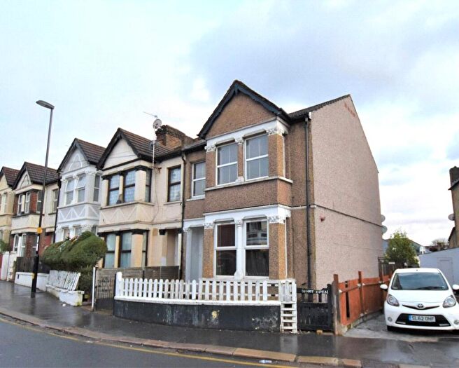 2 Bedroom Apartment To Rent In Manor Road, London, SE25