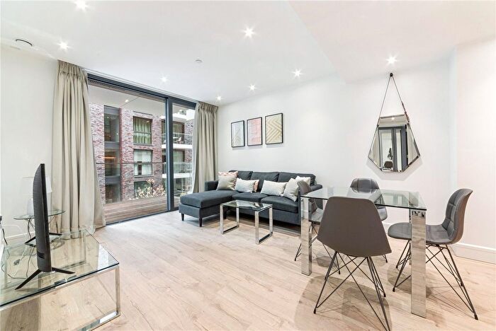 1 Bedroom Flat To Rent In Piazza Walk, London, E1