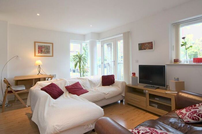 2 Bedroom Flat To Rent In Garway Court, Matilda Gardens, Bow, London, E3