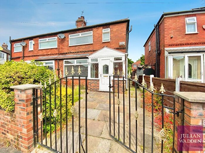 3 Bedroom Semi Detached House For Sale In Dunoon Road, South Reddish, Stockport, SK5