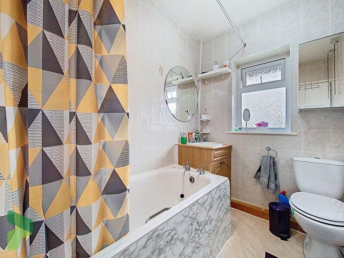 2 Bedroom Flat To Rent In Birch Hall Avenue, Darwen, BB3