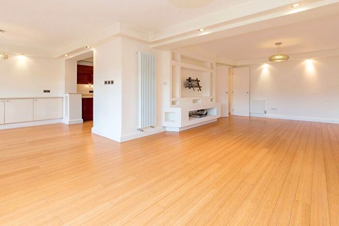 4 Bedroom Town House To Rent In Riffel Road, Willesden Green, NW2