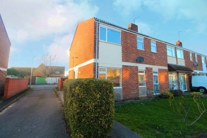 3 Bedroom End Of Terrace House To Rent In The Planes, Kempston, MK42