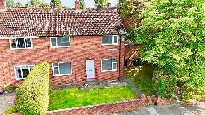 3 Bedroom Semi-Detached House To Rent In Warrenmor, Leam Lane, Gateshead, NE10