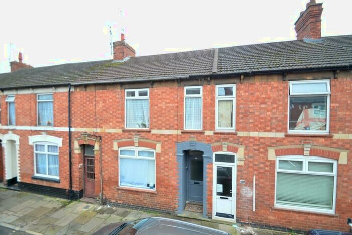 2 Bedroom Flat To Rent In Regent Street, Kettering, Northamptonshire, NN16
