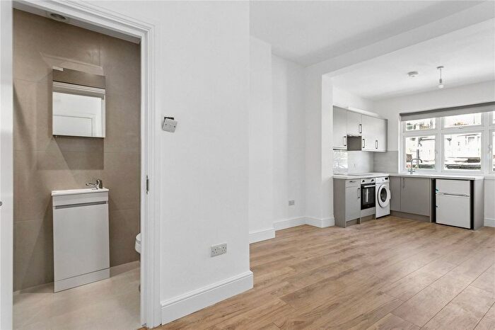 Studio To Rent In Rock Street, London, N4