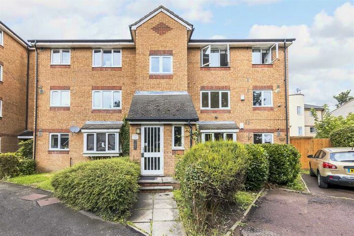 1 Bedroom Flat To Rent In Greenacre Gardens, Walthamstow, London, E17