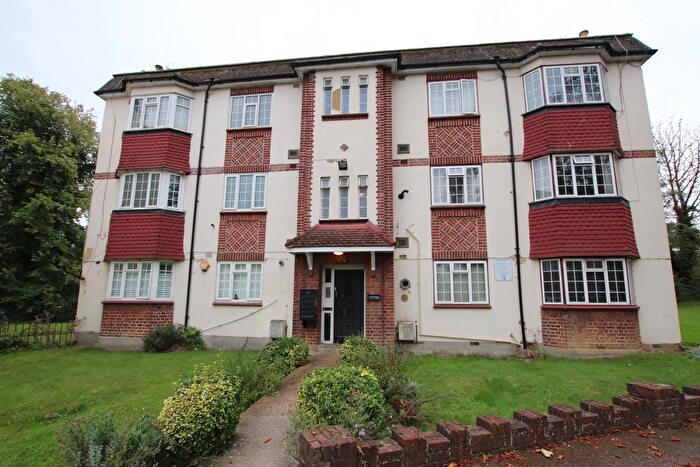 2 Bedroom Flat For Sale In Chinbrook Crescent, London, SE12