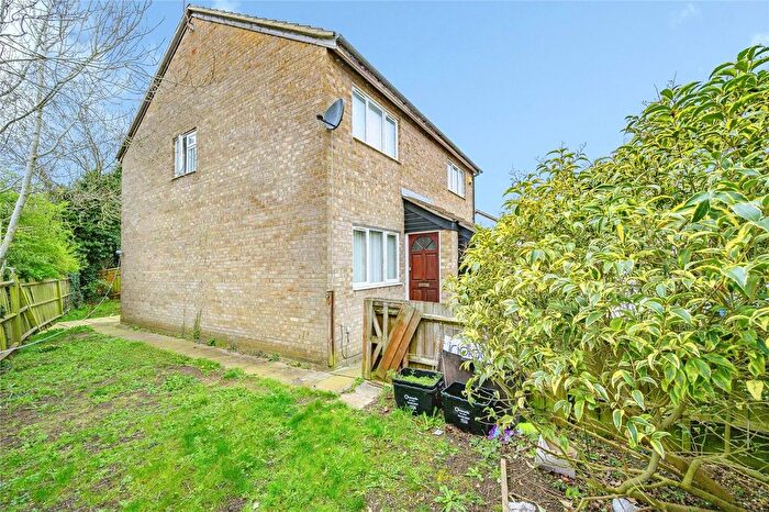 2 Bedroom Semi Detached House For Sale In Repton Close, Luton, LU3